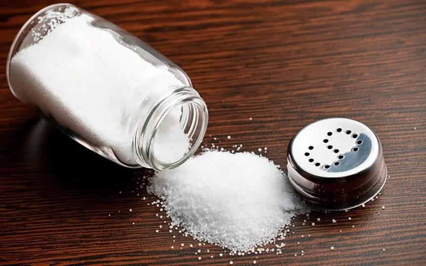 أضرار تناول الملح بشكل يومي