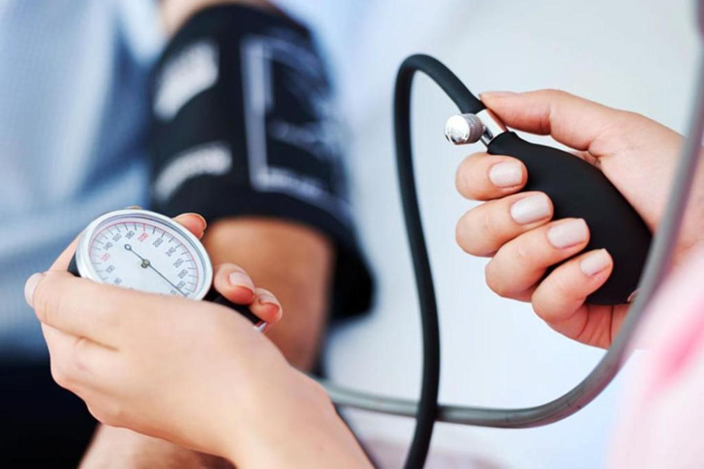 هل يمكن أن يكون الخس مفيداً للأشخاص الذين يعانون من ارتفاع ضغط الدم؟