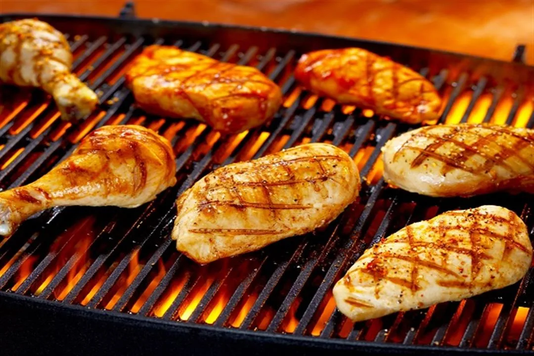 عشاق الدجاج: إليكم دليل سريع لمعرفة السعرات الحرارية في كل قطعة