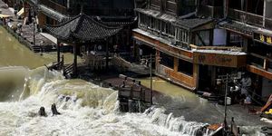 عاجل  الفيضانات تساهم بتشريد عشرات الآلاف في الصين