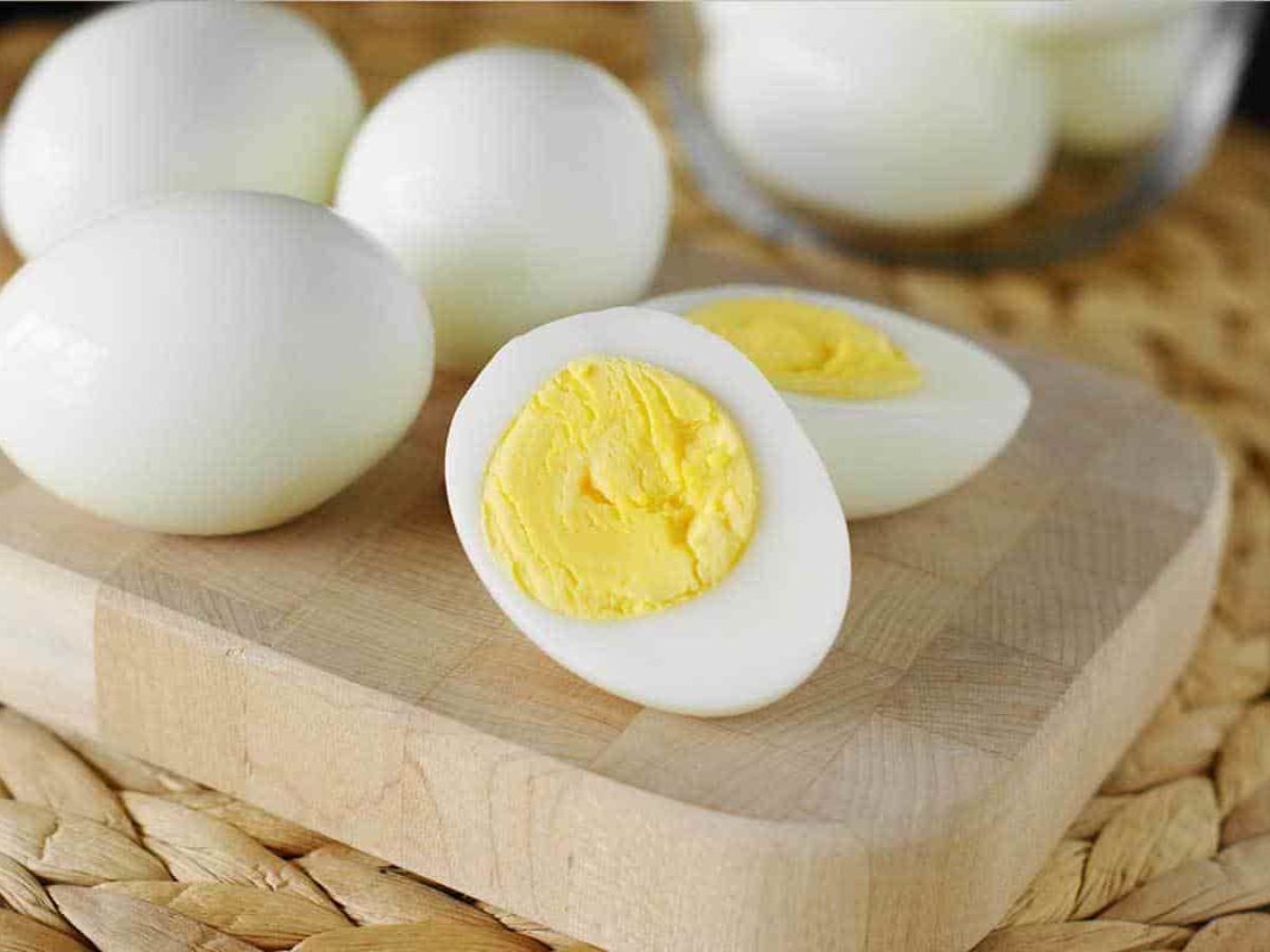   حيلة ذكية لمنع انتشار رائحة البيض المسلوق في المنزل.. جربيها 