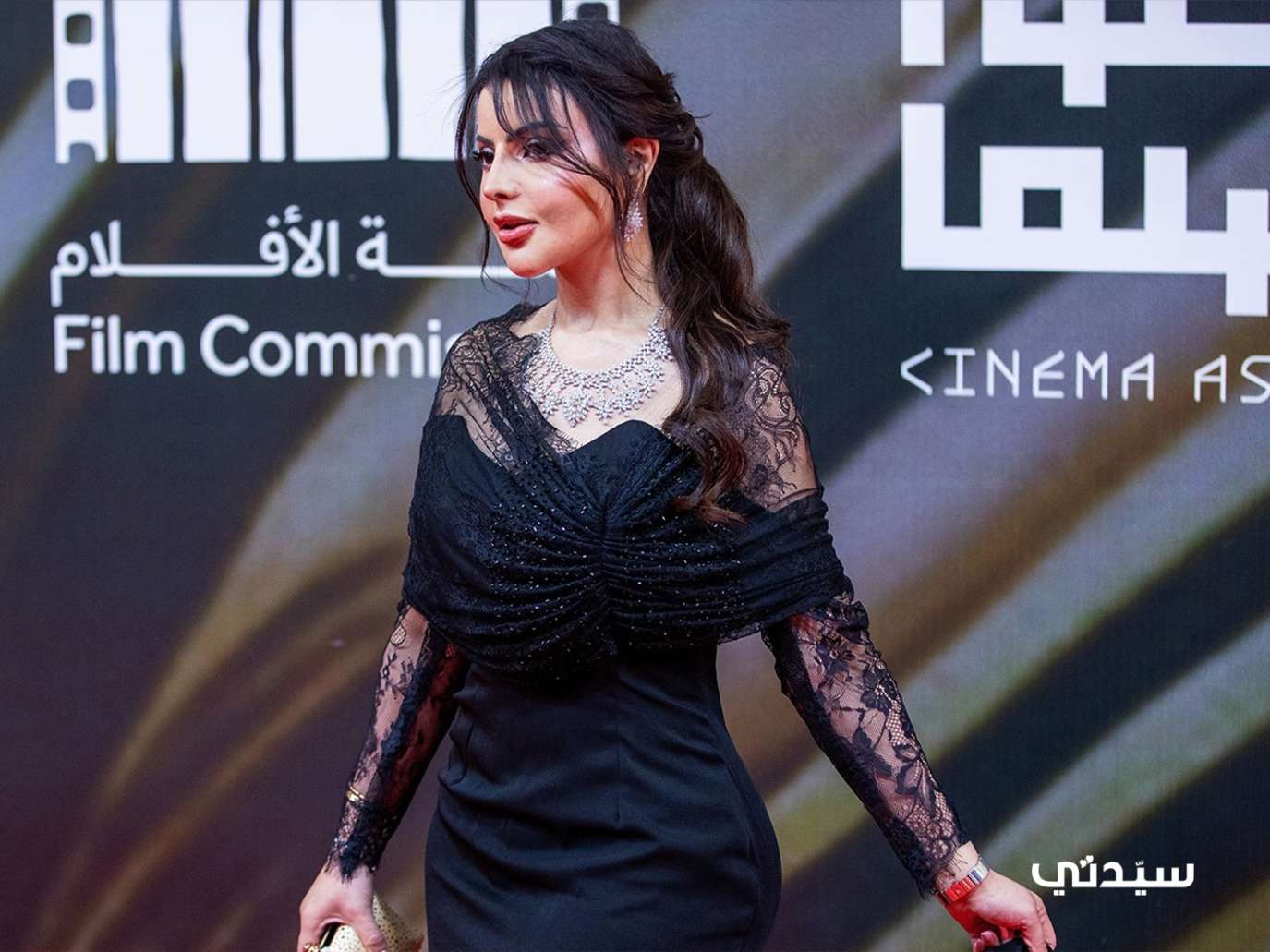 كيف بدت إطلالات النجمات في ختام مهرجان أفلام السعودية؟