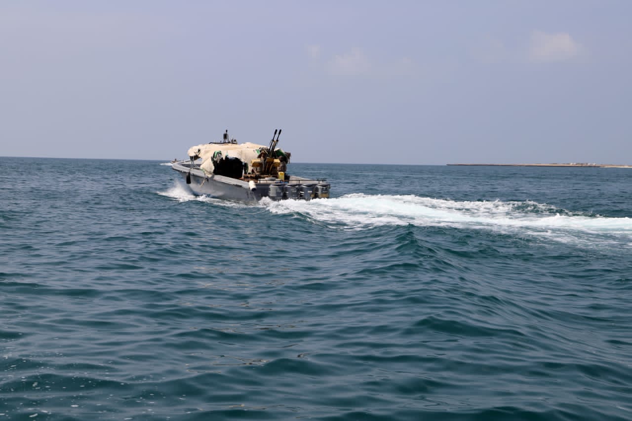 قوات خفر السواحل تنقذ صيادين أثنين قبالة الخوخة