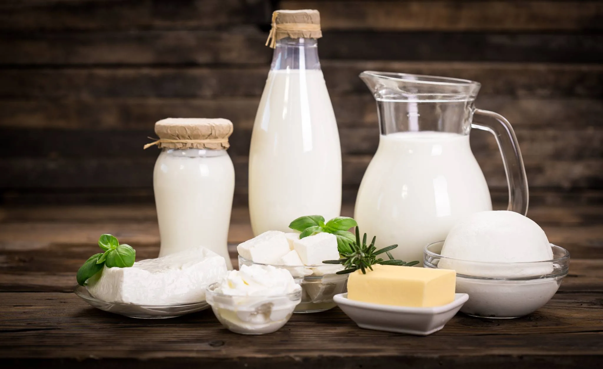   5 فوائد مذهلة يمنحك إياها الحليب عند تناوله قبل النوم.. تعرف عليها 