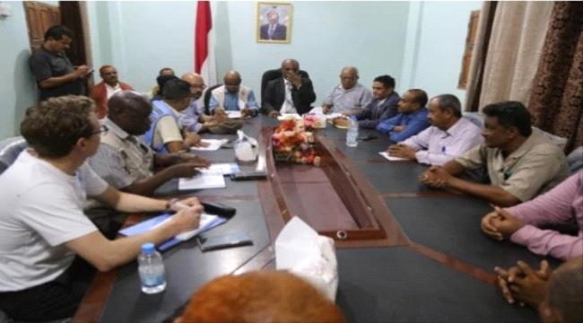 السلطة المحلية بالحديدة تبحث مع منسق الأوتشا في اليمن الاحتياجات التنموية بالمحافظة