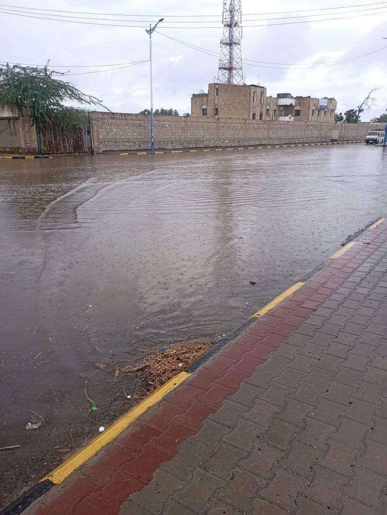   يحدث الان.. هطول أمطار رعدية في #زنجبار 