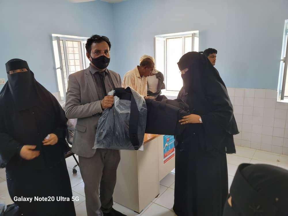 المدحدح يدشن توزيع حقائب على متطوعات صحة وتغذية المجتمع في مديرية أحور