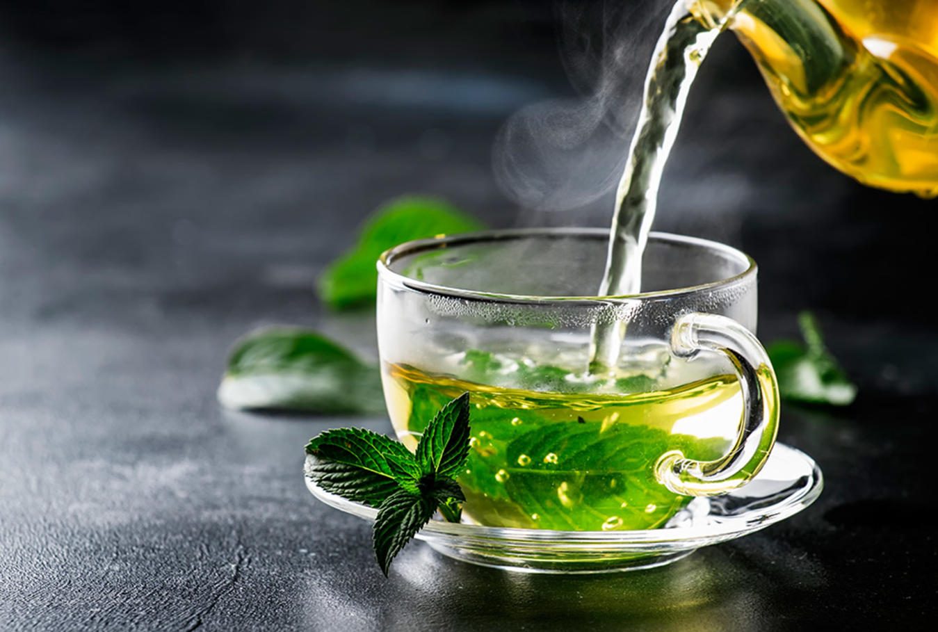 في الصباح أم المساء.. إليكم فوائد شرب الشاي الأخضر في الصباح؟