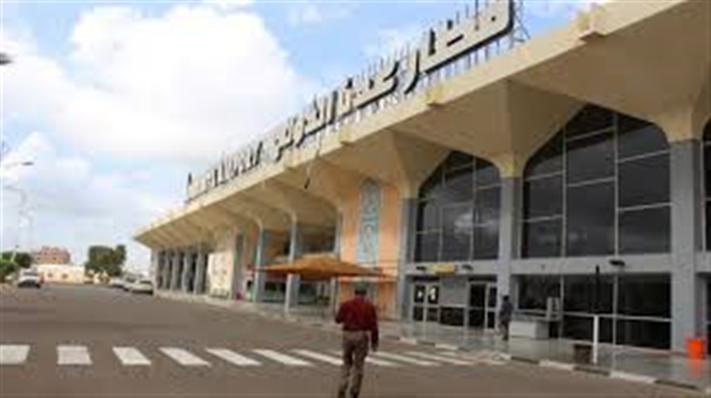 لماذا منع أمن مطار عدن 13 مسافرا من مغادرة اليمن؟ وماذا عثر بحوزتهم؟