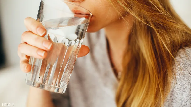   شرب الماء بكثرة يُهدد صحة الكلى: حقائق قد لا تعرفها 