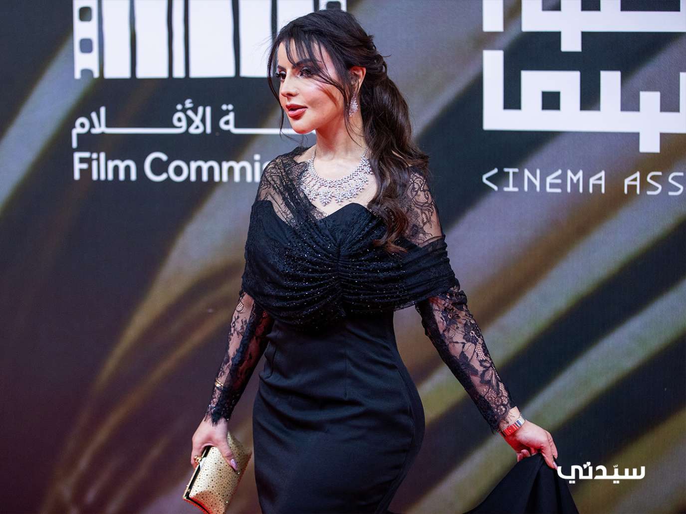 كيف بدت إطلالات النجمات في ختام مهرجان الأفلام السعودي؟