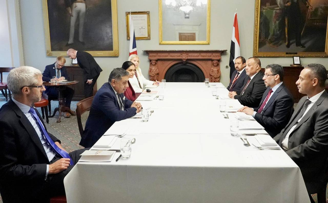 سفير اليمن يكشف حصيلة نقاشات بن مبارك إلى بريطانيا