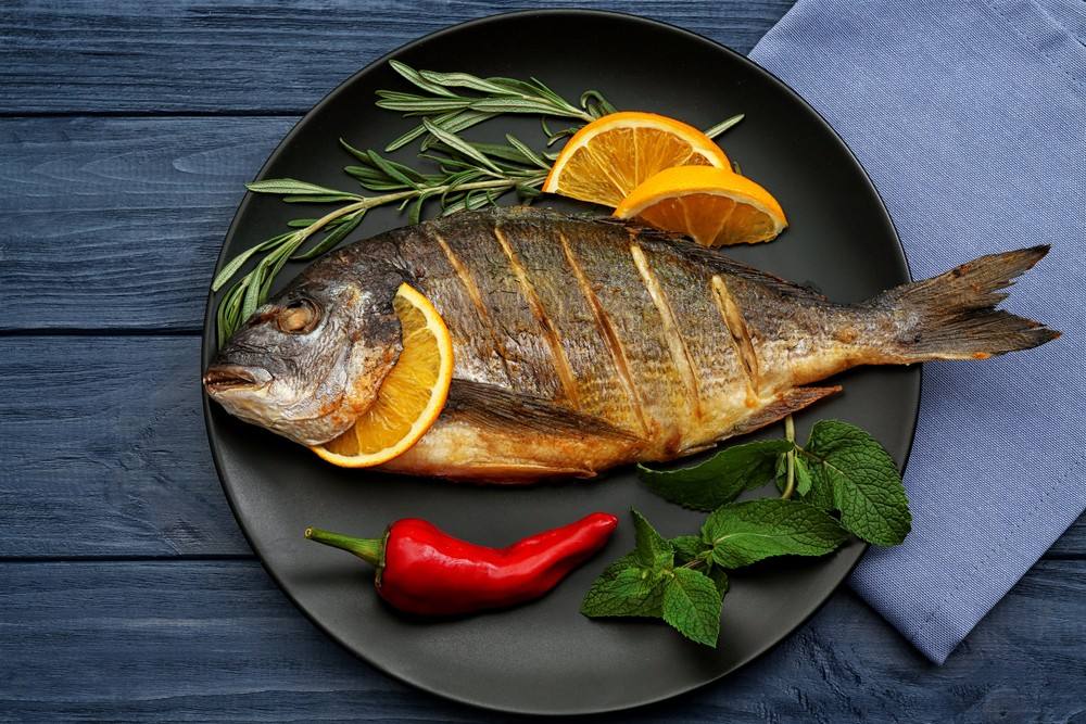 هل يمكن استخدام الفلفل الأبيض في الأطعمة الحساسة مثل الأسماك؟