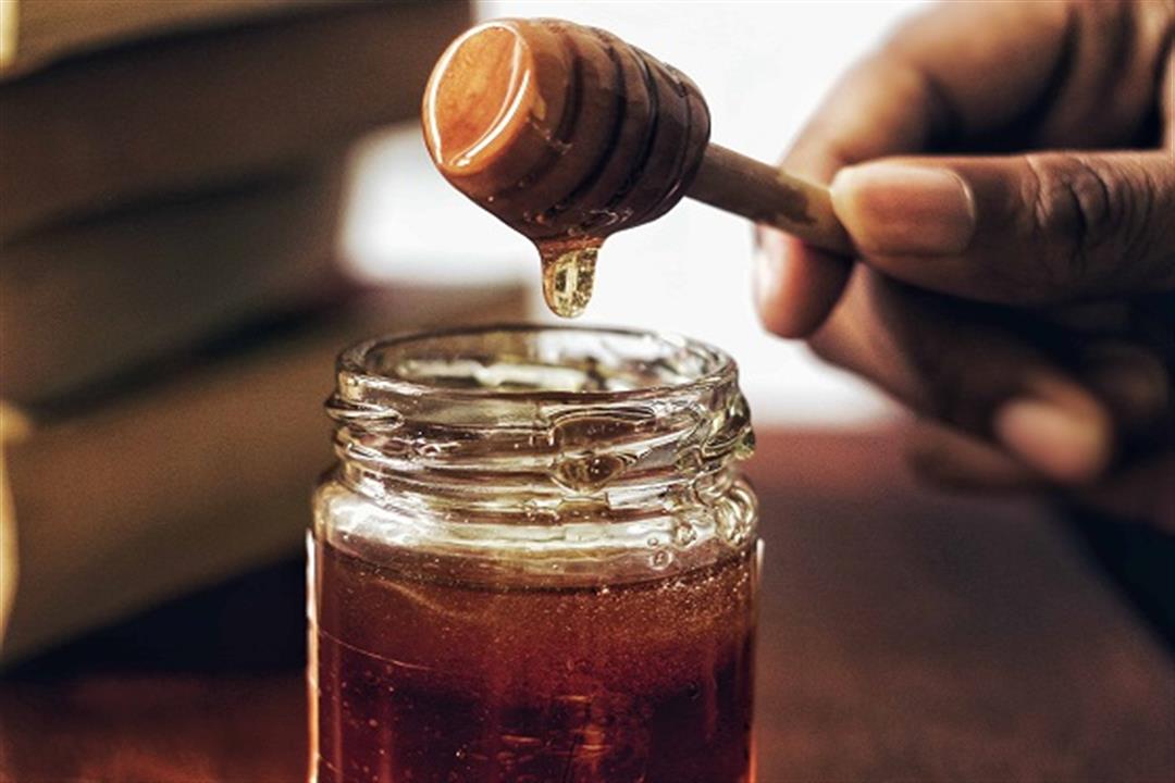10 فوائد صحية.. ماذا يحدث لجسمك عند تناول العسل في الصيف؟