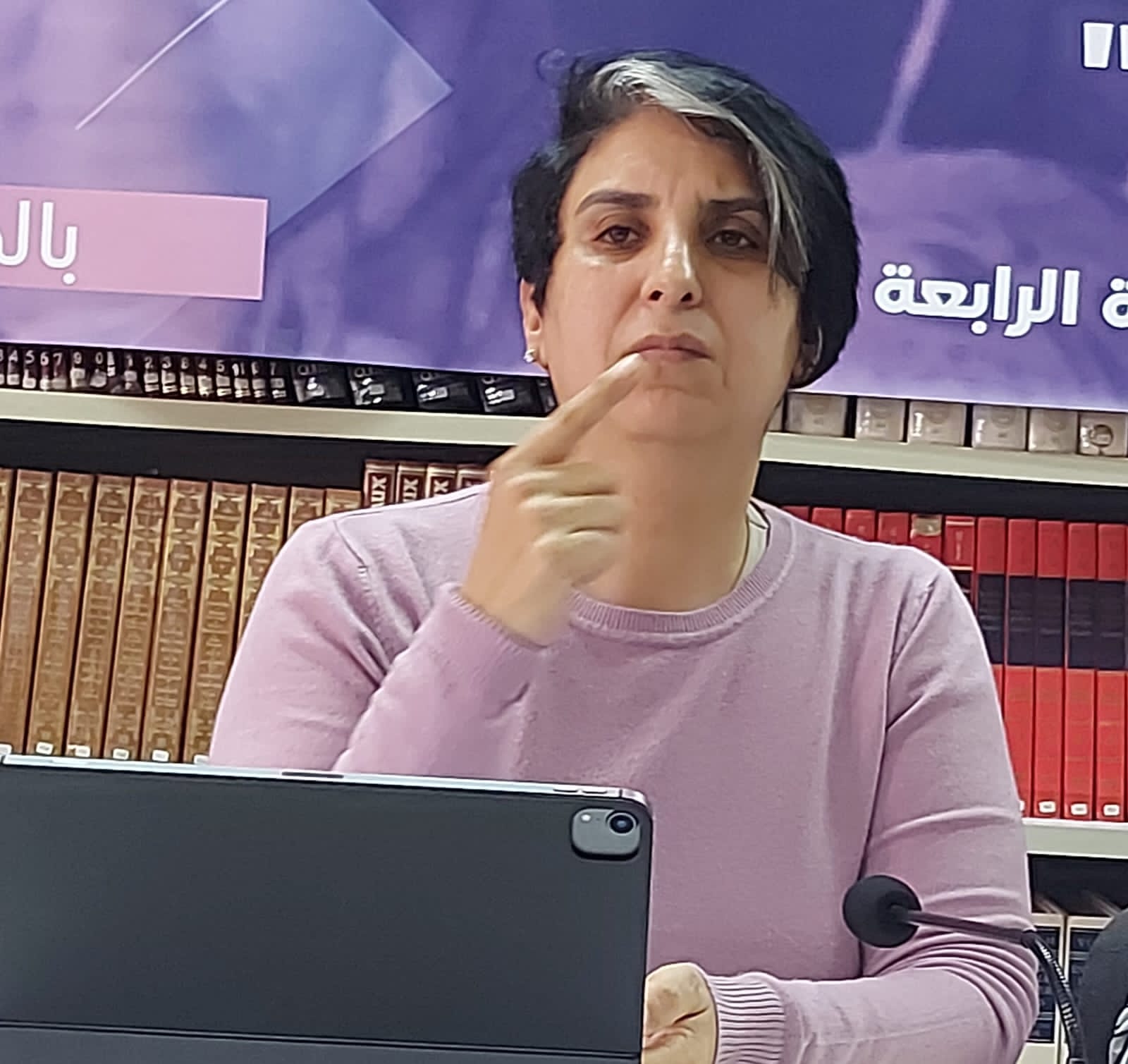 القيادية حنان رحاب: “نحن بحاجة  إلى ميثاق قانوني يحمي النساء من الاستغلال الإعلامي”