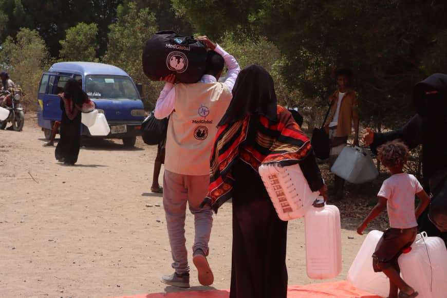   اخبار اليمن  مؤسسة سواعد الخير الإنسانية توزع 200 حقيبة صحية في محافظة عدن 