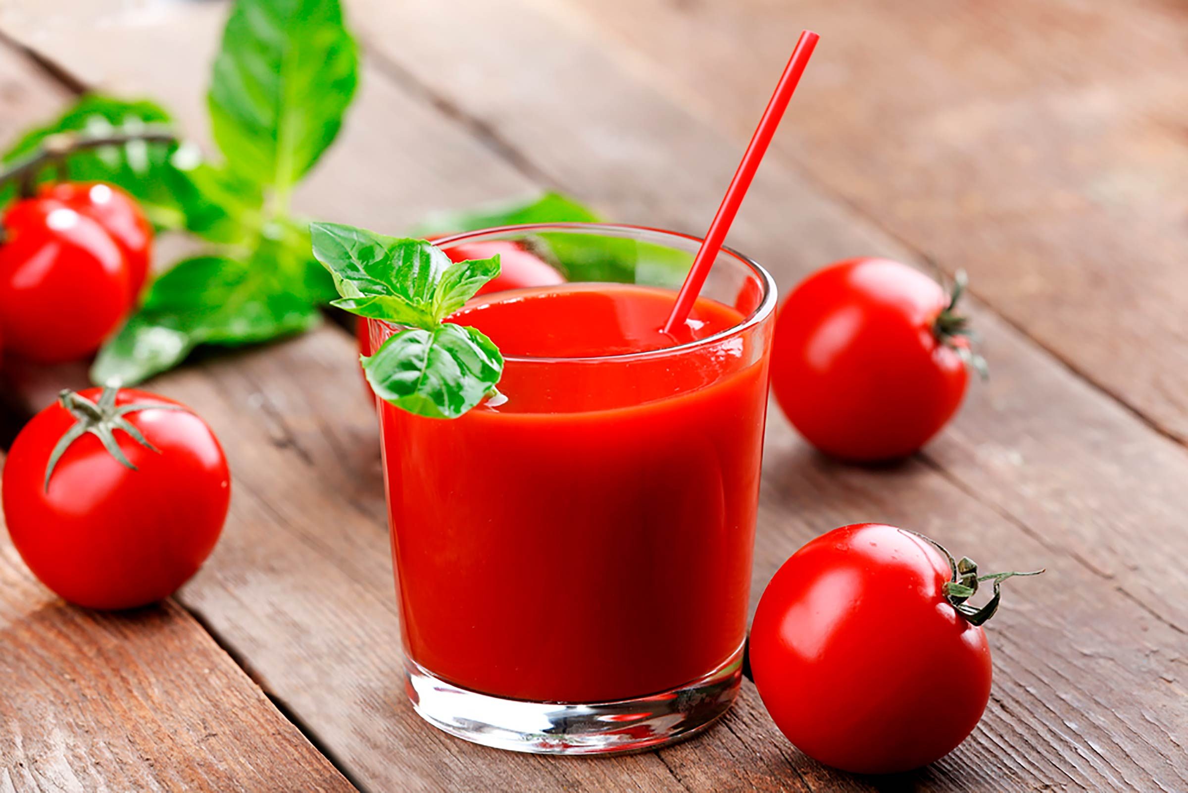 كيف يمكن استخدام الطماطم لتحسين صحة البشرة