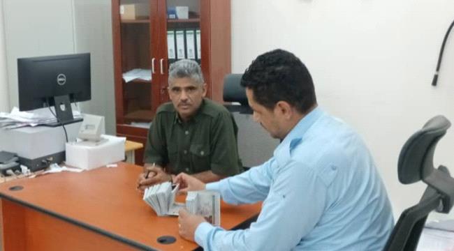 مدير مصلحة الهجرة والجوازات فرع الحديدة يدعو المواطنين لاستلام جوازاتهم