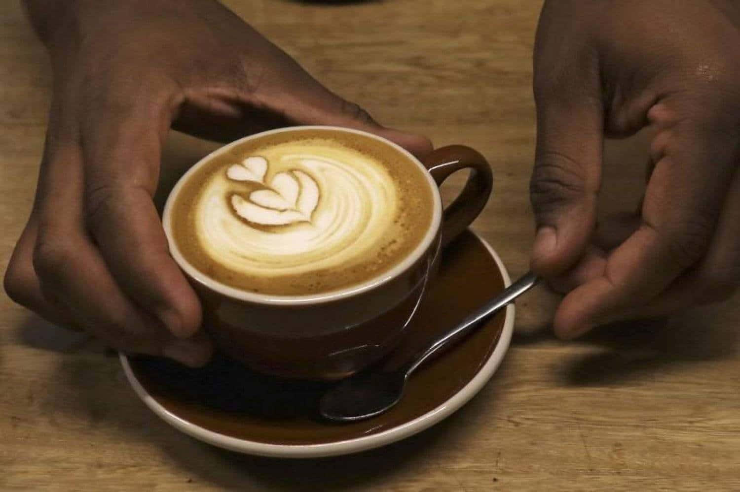   تحت المجهر: هل تُخبئ القهوة منزوعة الكافيين مخاطر صحية وراء مذاقها اللذيذ؟ 