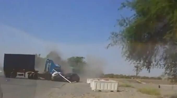   حادث أليم بين شاحنة و11 مركبة في ولاية لوي بسلطنة عُمان 