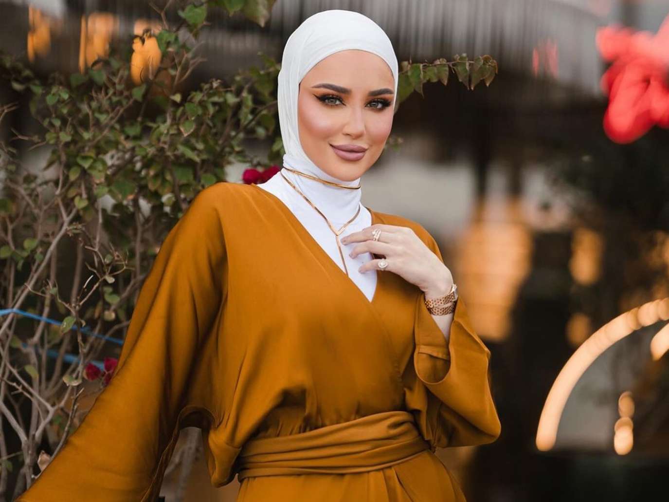 10 نصائح ذهبية لتحصلي على إطلالات راقية بالحجاب مثل مدونات الموضة