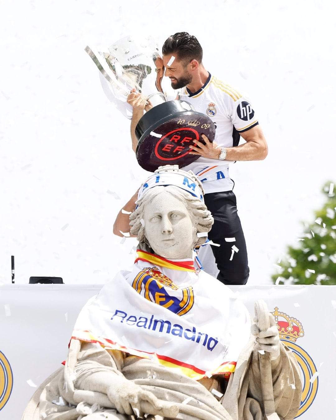 راموس يهنئ قائد ريال مدريد الجديد