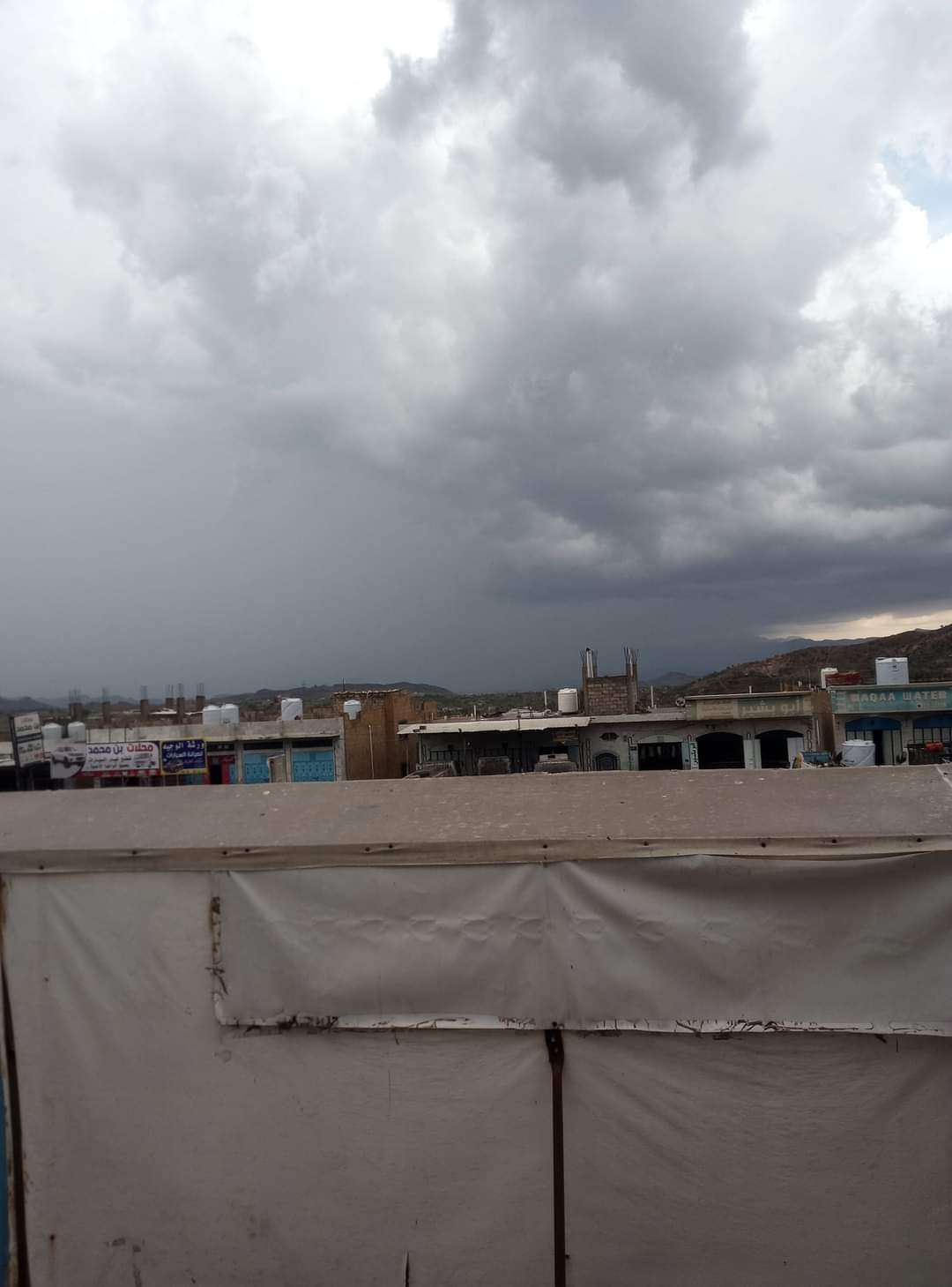 هطول أمطار غزيرة في ماوية تعز (صور)