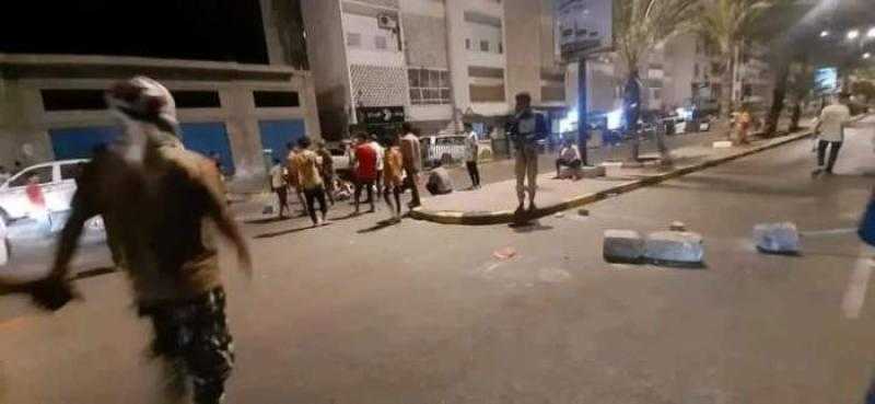 ”الكهرباء تنقطع والاحتجاجات تُشعل عدن”