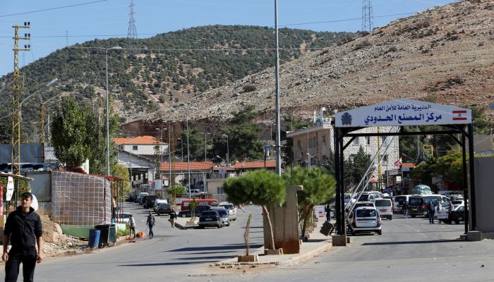  لبنان يعيد 70 من الضباط والجنود السوريين لبلدهم 