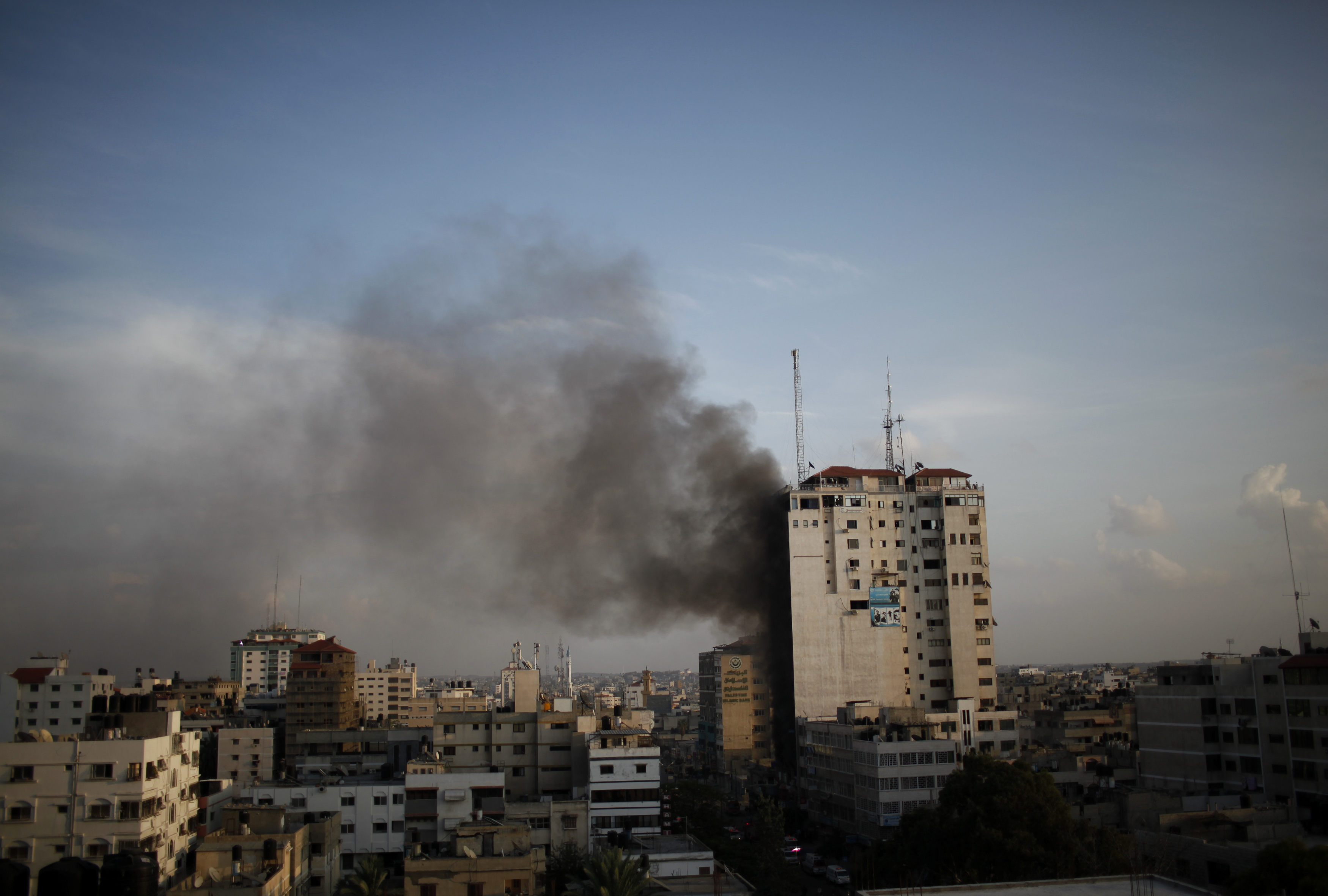 شركات الاتصالات الفلسطينية تستأنف عملها في غزة بعد وقف إطلاق النار