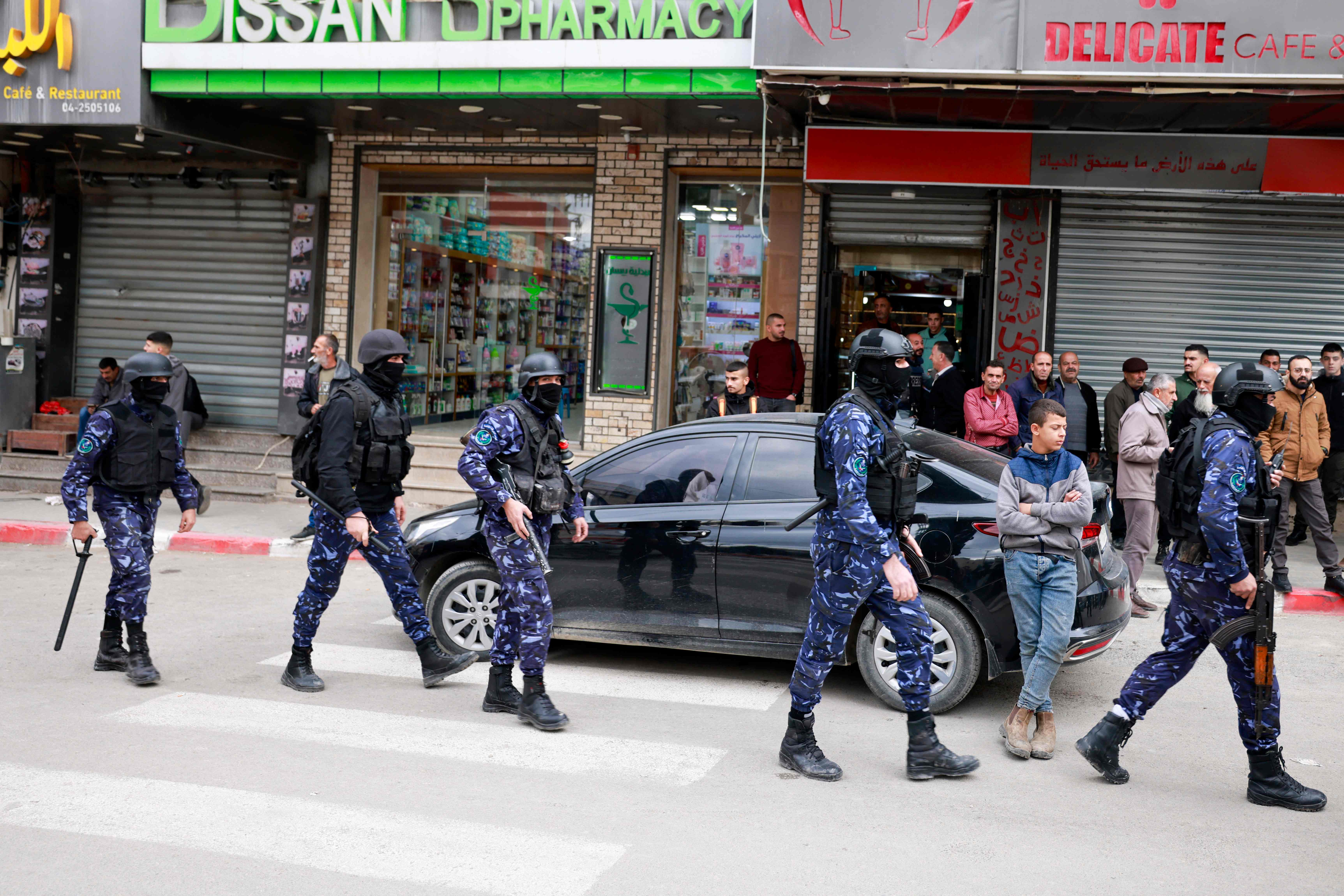 مصادر للجزيرة: السلطة تحاصر مخيم جنين وتمنع عنه الغذاء والدواء